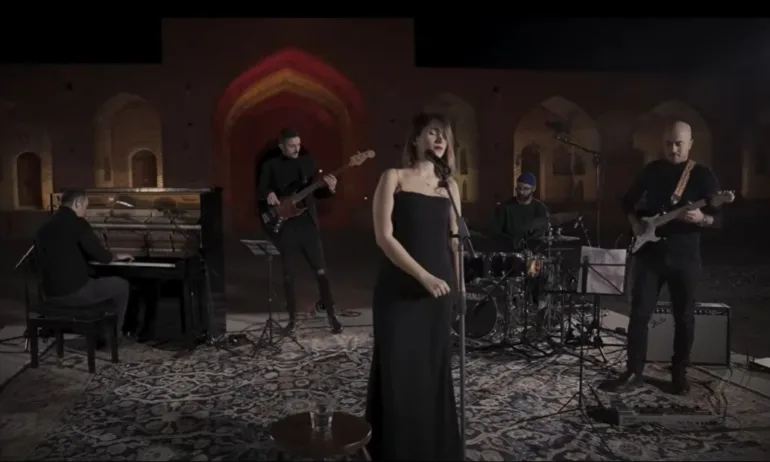 Иран осъди певица и музиканти на по 74 удара с камшик заради концерт (ВИДЕО) - Tribune.bg