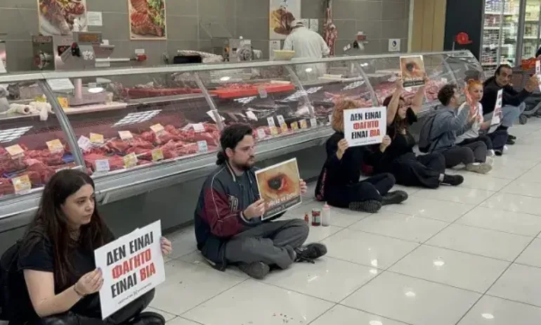 Вегани щурмуваха месарница в Гърция - Tribune.bg