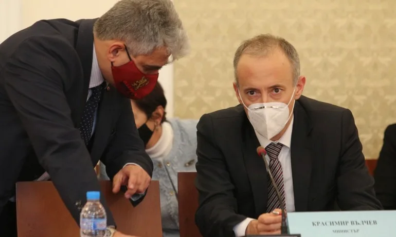 Следващата седмица решават за връщането на големите учениците в клас - Tribune.bg