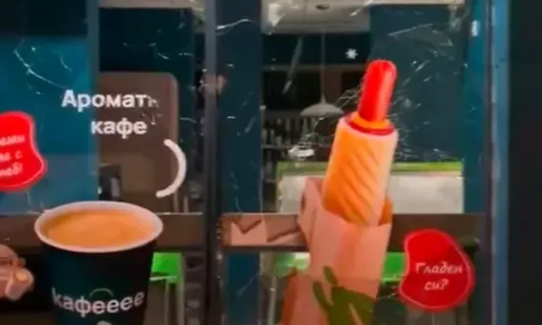 Протестиращи вандалстват из София - 01.12.2025 г. - Tribune.bg