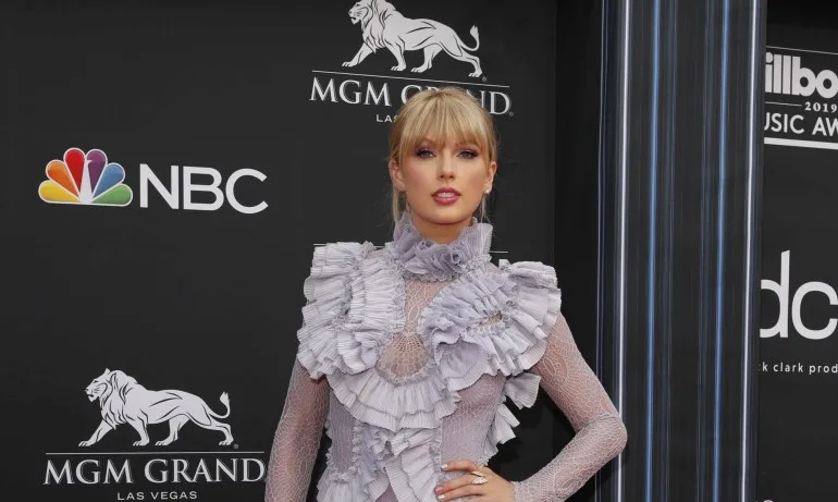 Оригиналните записи на първите албуми на Тейлър Суифт бяха продадени - Tribune.bg