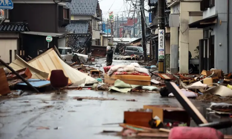 Расте броят на загиналите след земетресенията в Япония - Tribune.bg