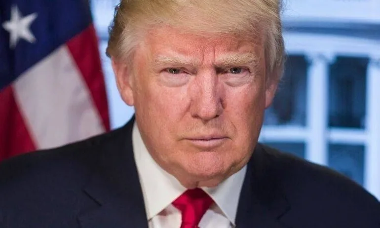 Голи активистки нападнаха кортежа на Тръмп (СНИМКИ 18+) - Tribune.bg