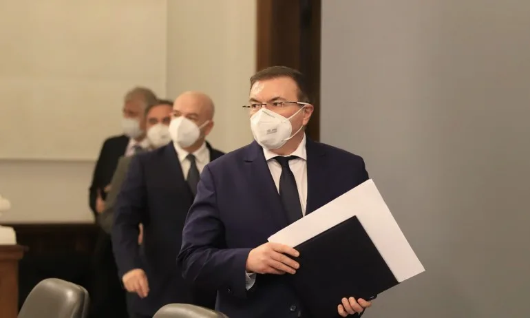 Ангелов: Искаме максимално много българи да стигнат здрави до ваксините - Tribune.bg