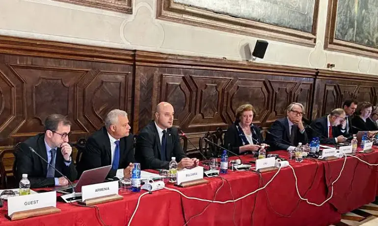 Венецианската комисия одобрява разделянето на ВСС - Tribune.bg