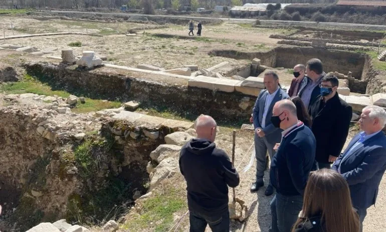Желязков: Инвестициите в инфраструктурата дават възможност за достъп до големи архитектурни обекти - Tribune.bg