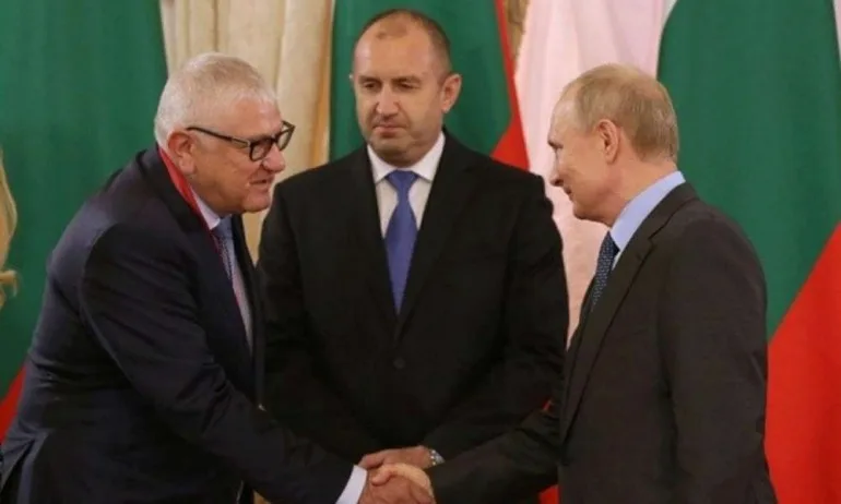 Президентът на всички българи заведе само депутат от БСП в Русия - Tribune.bg