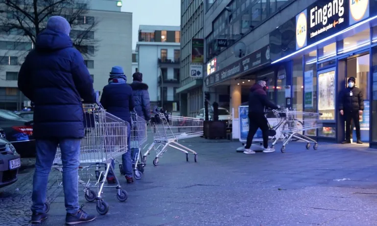 Германия вече няма да плаща карантина за неваксинирани работници - Tribune.bg