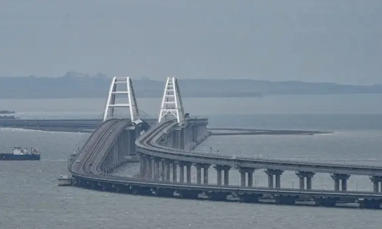 Част от Кримския мост пропадна, има загинали - Tribune.bg