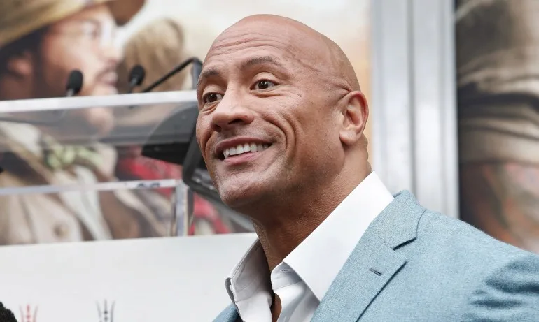 Дуейн Джонсън-Скалата подари текила на 101-годишна фенка - Tribune.bg