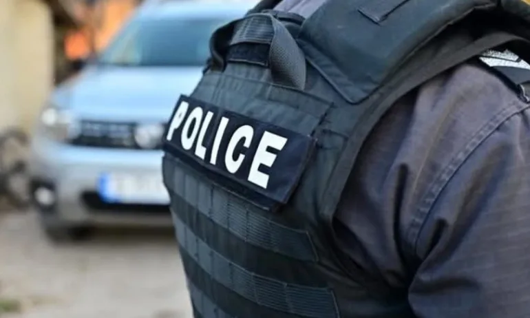 Мъж намушка жена на площада в Благоевград - Tribune.bg