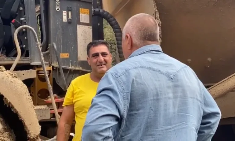 Работник към премиера: Господ да ви благослови, че ни дадохте работа (ВИДЕО) - Tribune.bg