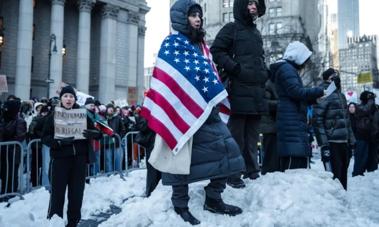 Заради убийствените антимигрантски акции хиляди демонстранти изпълниха улиците на 250 града в 46 американски щата - Tribune.bg