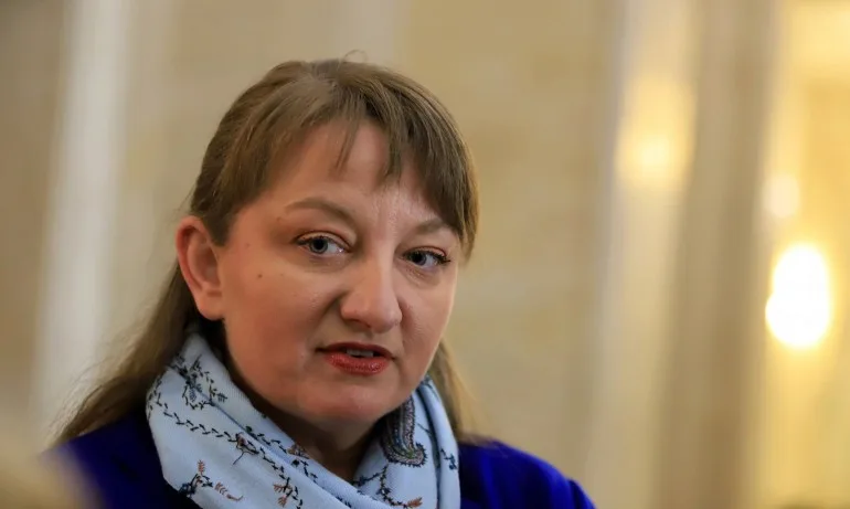 Деница Сачева: И президентът дължи отговори – за своите съветници например - Tribune.bg