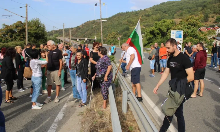 Самораново излиза на протест заради проблеми с питейната вода - Tribune.bg