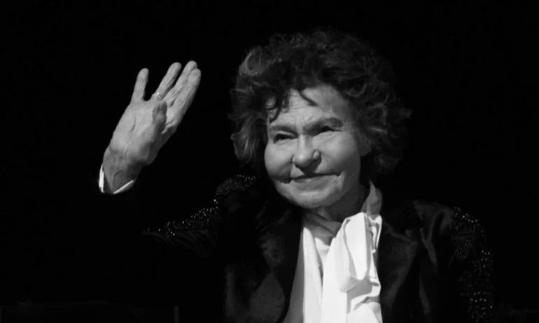 Почина легендарната Стоянка Мутафова - Tribune.bg