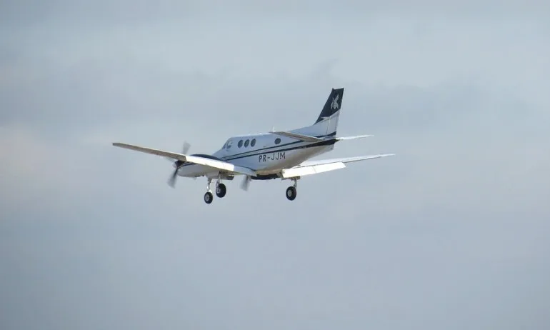 Малък самолет се разби в Македония – загинало е българско семейство - Tribune.bg