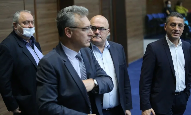 Отцепниците от БСП се обявиха за преференции за хората на минимална заплата - Tribune.bg