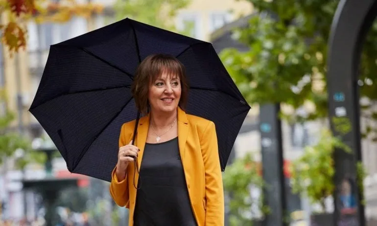 Мая Манолова взриви социалните мрежи с новата си прическа - Tribune.bg