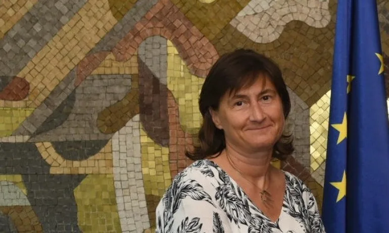 Емилия Кралева е освободена от длъжността заместник-министър на външните работи - Tribune.bg