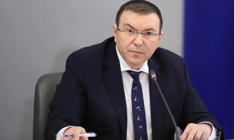 Здравният министър: Преди ядяхме джинджифил, а сега червени домати - Tribune.bg