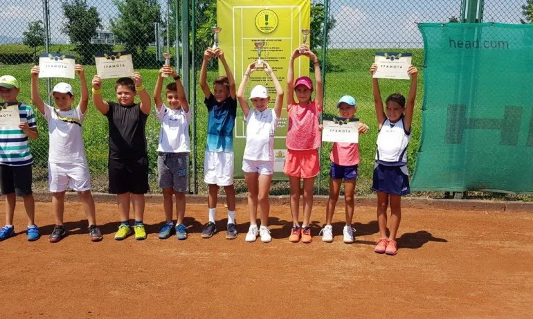 Виктор Фералиев и Рая Стайкова спечелиха регионално до 10 г. в Свиленград - Tribune.bg