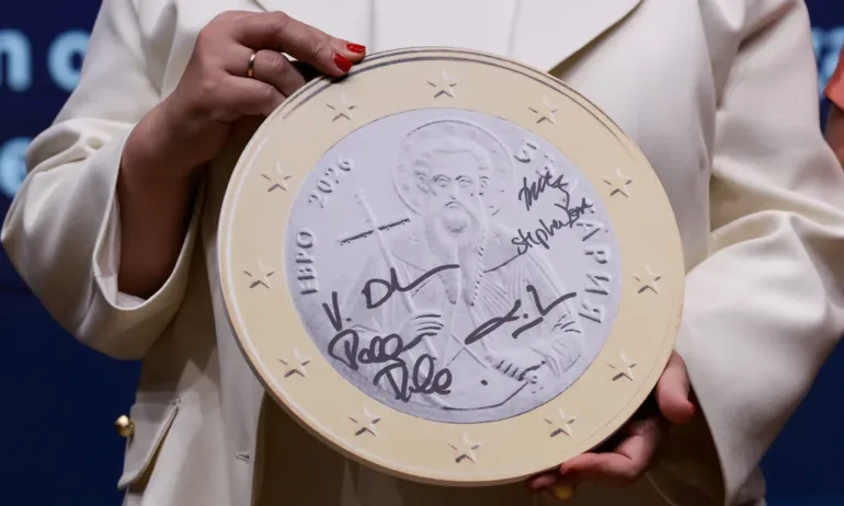 По-малко от два месеца преди влизането на България във валутния