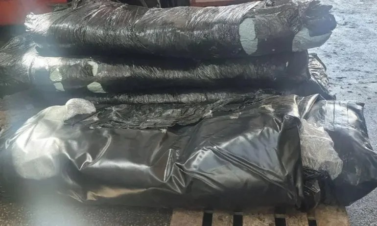 Румънка опита да пренесе през Лесово надуваеми лодки за превоз на мигранти към Великобритания - Tribune.bg