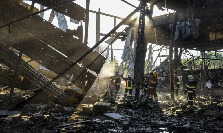 Русия ударила по оръжеен склад в Кременчук, а не по търговски център - Tribune.bg