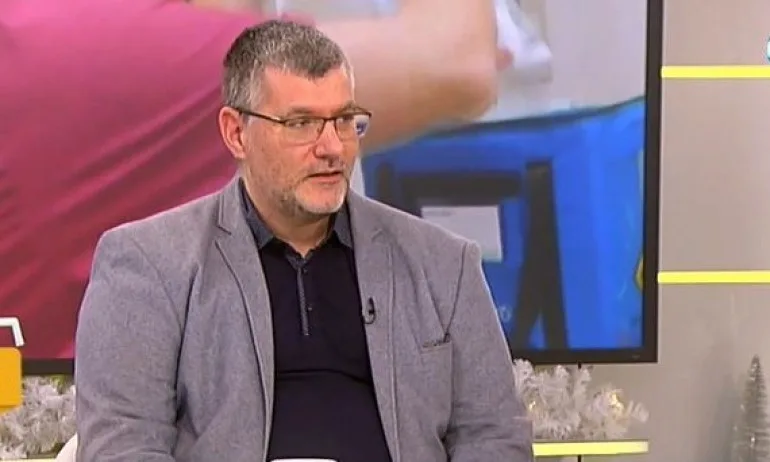 Проф. Момеков: Рискът от тежки реакции след ваксина за COVID-19 остава нисък - Tribune.bg