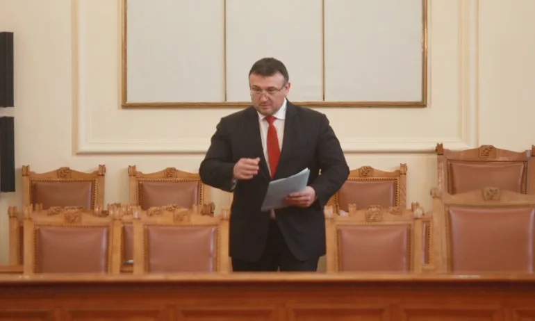 Екип от психолози обновява на място психопрофила на издирвания в Костенец - Tribune.bg