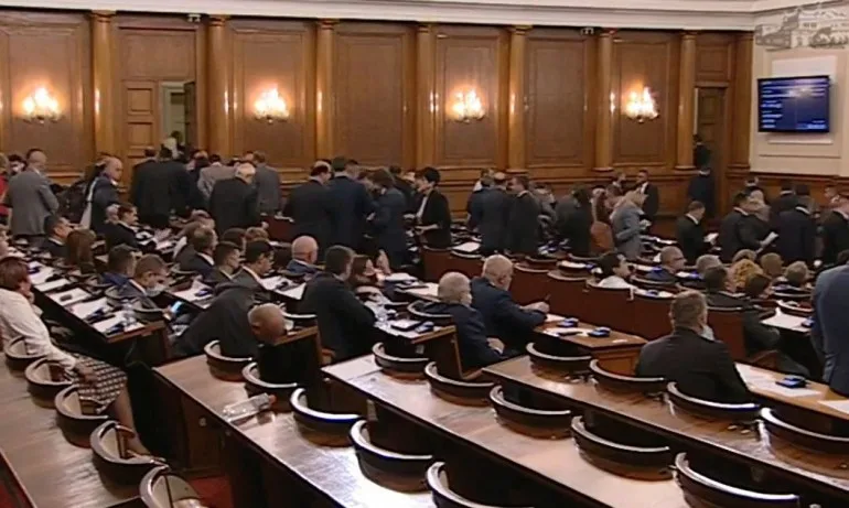 ИТН, ИБНИ и ДБ напуснаха пленарна зала при дебатите за бюджета на НЗОК (ВИДЕО/ОБНОВЕНА) - Tribune.bg