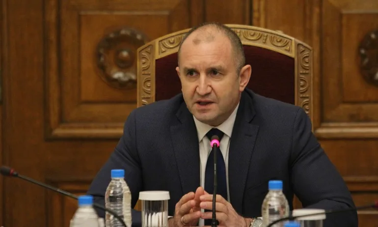 Радев продължава с консултациите: Дойде редът на парламентарно представените партии - Tribune.bg
