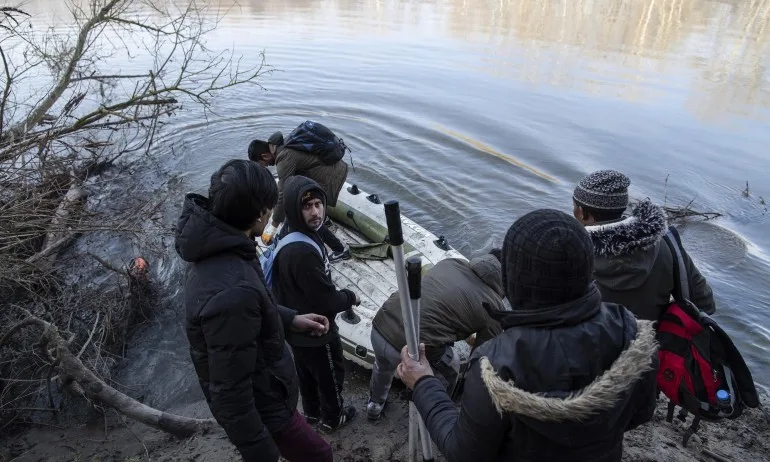 Над 76 000 мигранти са преминали границата на Турция - Tribune.bg