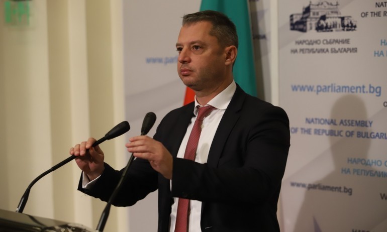 Делян Добрев: Правителството управлява държавата като стартъп фирма, но 99% от тях фалират - Tribune.bg