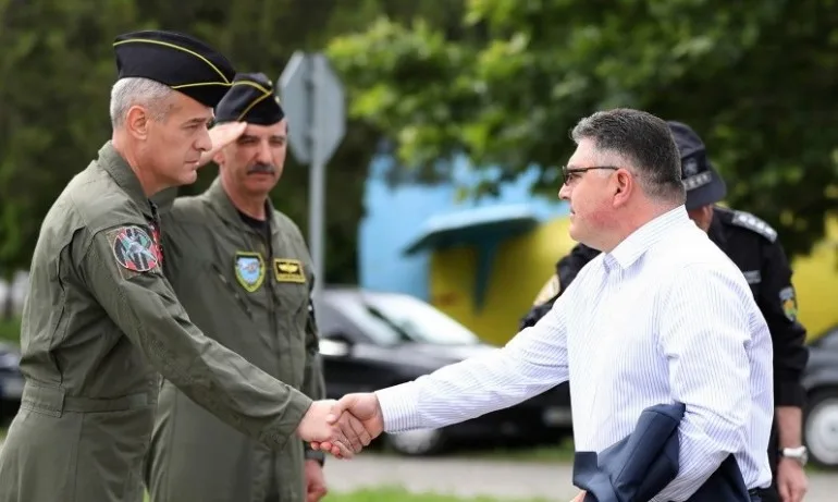 Министър Панайотов: МиГ-29 ще продължат да летят - Tribune.bg