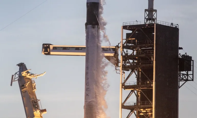 SpaceX изстреля таен военен космически кораб на САЩ - Tribune.bg