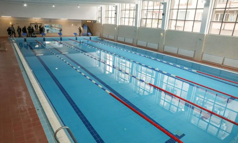 Зам.-министър Андонов и министър Вълчев откриха реновирания басейн Мадара - Tribune.bg