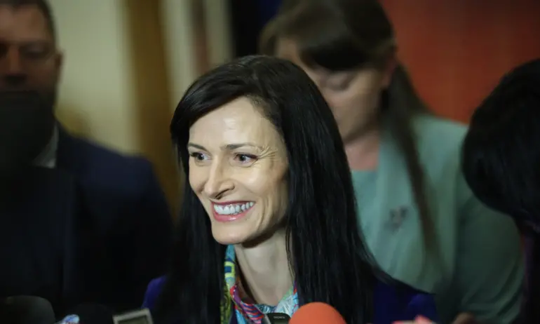 Спомени: Като ученичка Мария Габриел била сред най-добрите танцьорки в Хаджидимово - Tribune.bg