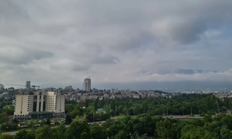 Краткотрайни валежи и гръмотевици над Западна България - Tribune.bg