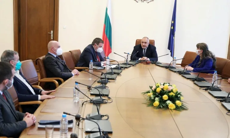 Електронен регистър на желаещите да се ваксинират българи ще бъде готов до края на месеца - Tribune.bg