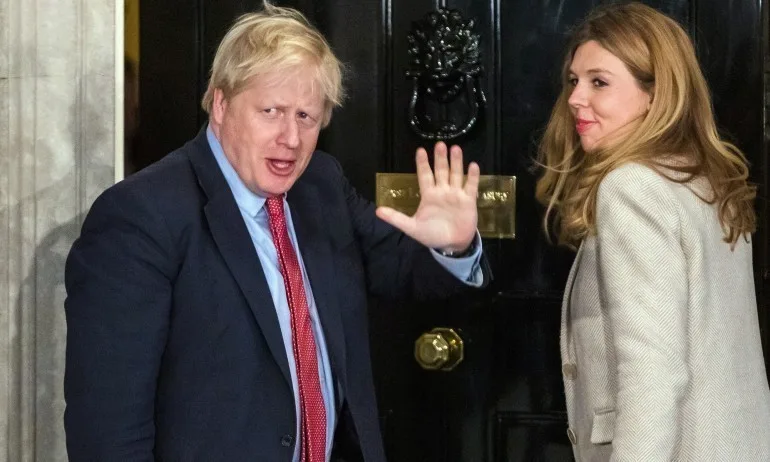 Папараци провалиха почивката на Борис Джонсън - Tribune.bg