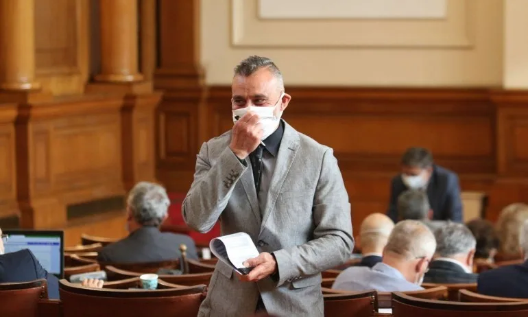 Калин Вельов се закле повторно като народен представител - Tribune.bg