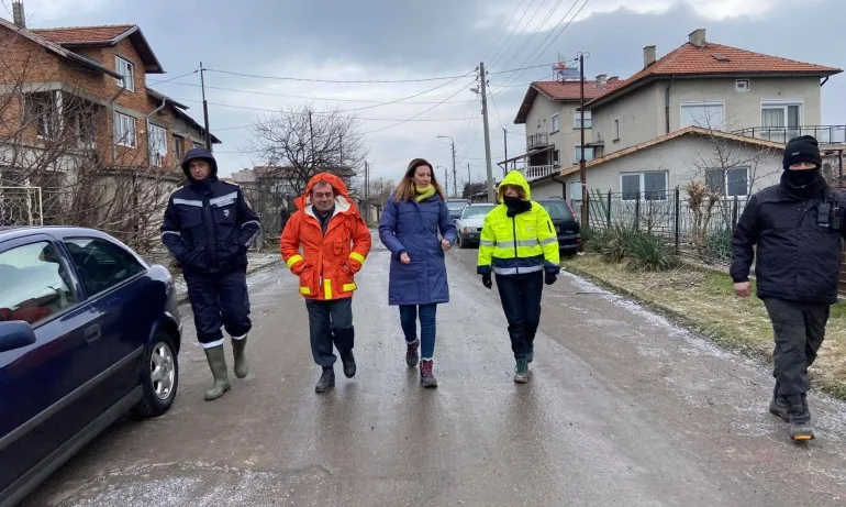 Фандъкова провери на място работата на аварийните екипи в засегнатите от наводнението райони - Tribune.bg