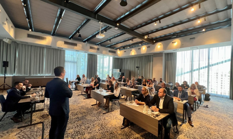 Прокурори и следователи на семинар организиран от Департамента по правосъдие на САЩ - Tribune.bg