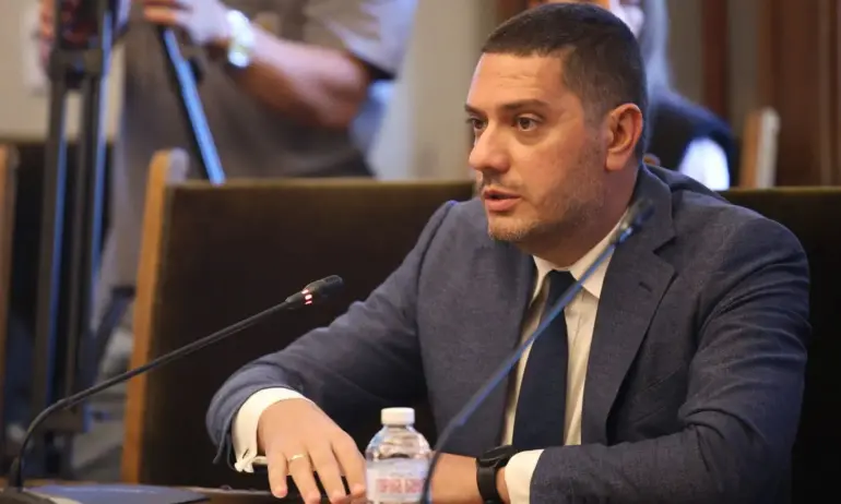 Христо Гаджев: Тодор Тагарев е назначил 831 души администрация, около 30 млн лв. заплати за година - Tribune.bg