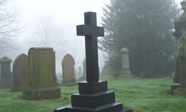 Мъртви души: Покойница от 16 години с право на глас в петричко село - Tribune.bg