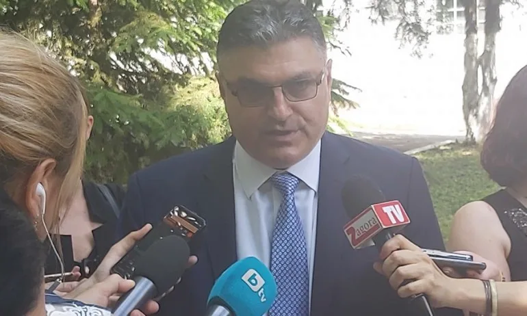 Панайотов ще се срещне със съпругата на загиналия край Шабла пилот - Tribune.bg