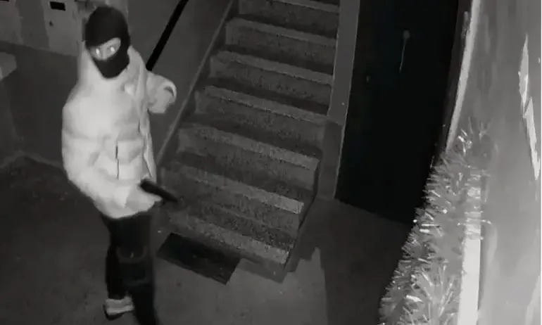 Арестуваха мъж за среднощното нахлуване с пистолет в жилищен блок в кв. Овча Купел - Tribune.bg