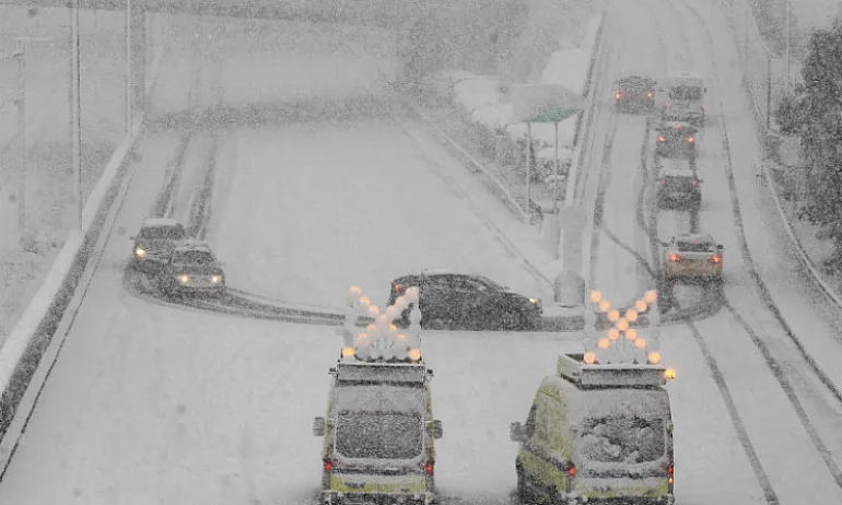 Снежен капан и сериозни проблеми с трафика на много места в Европа - Tribune.bg